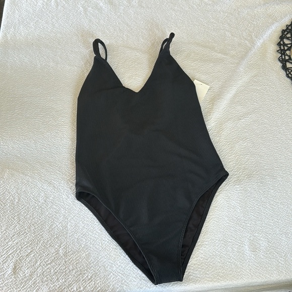 Beach Riot Reese Rib One-Piece Swimsuit, X-Large, Black, $148 - Picture 4 of 7